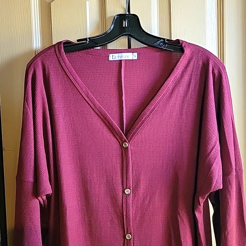 WINE COLORED EUC WAFFLE KNIT V-NECK SHIRT